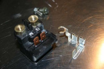 zekeringhouder uitgebouwd, aansluiting is nu goed te zien.